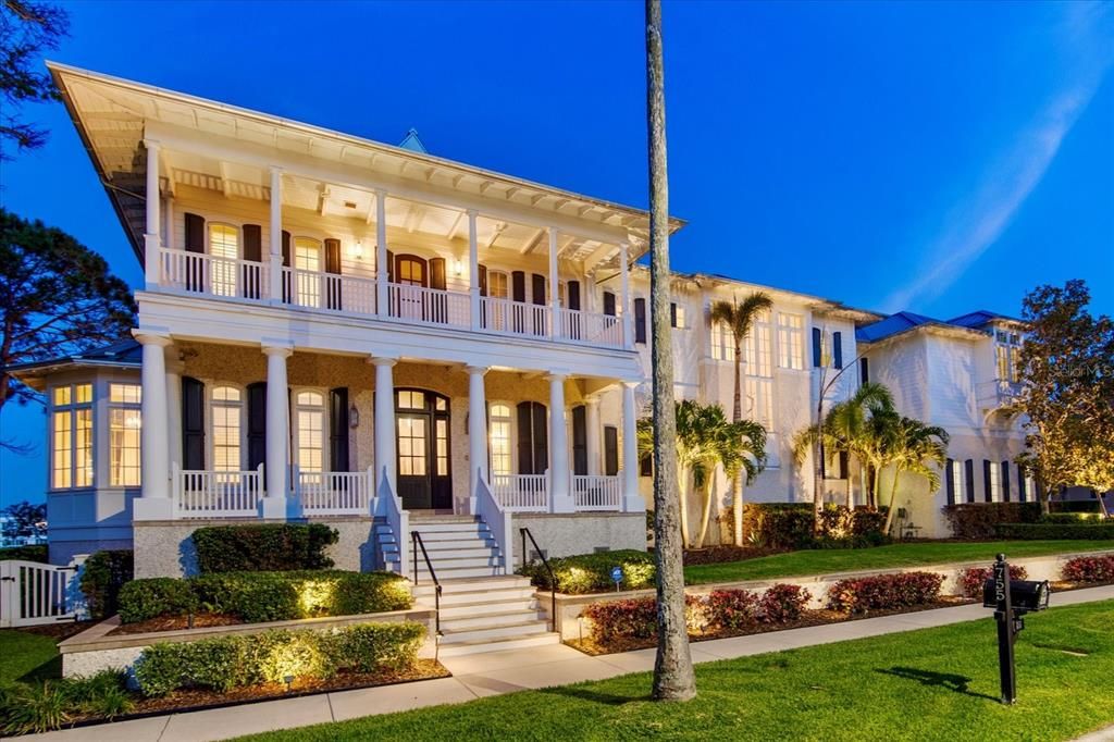 Recently Sold: $6,995,000 (5 beds, 5 baths, 6402 Square Feet)