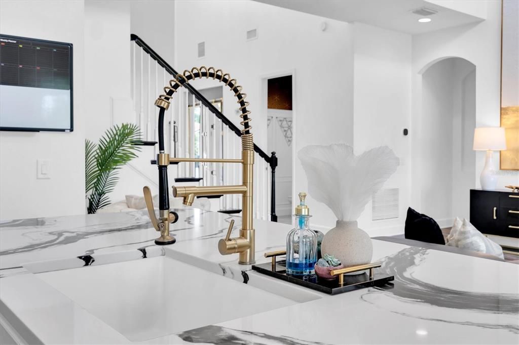 Active With Contract: $1,200,000 (6 beds, 3 baths, 4181 Square Feet)