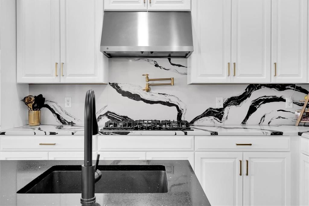 Active With Contract: $1,200,000 (6 beds, 3 baths, 4181 Square Feet)