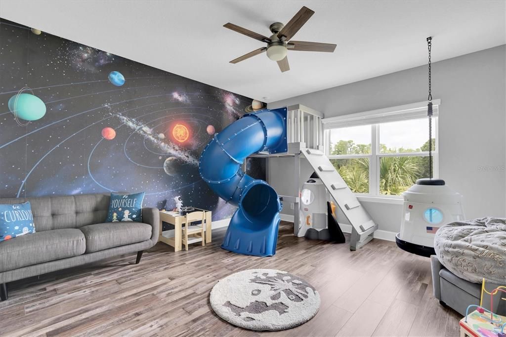 Active With Contract: $1,200,000 (6 beds, 3 baths, 4181 Square Feet)