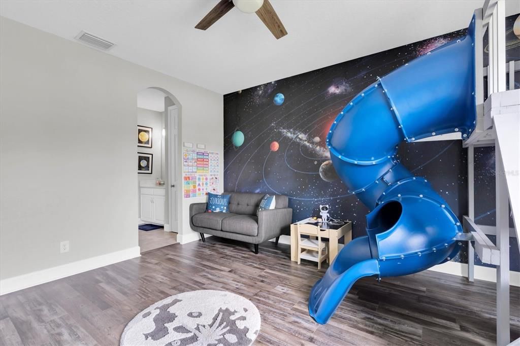 Active With Contract: $1,200,000 (6 beds, 3 baths, 4181 Square Feet)