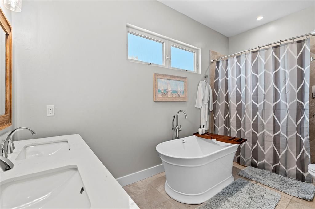 For Sale: $1,825,000 (3 beds, 3 baths, 2315 Square Feet)