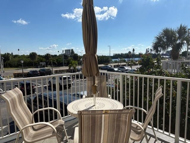 待售: $689,900 (2 贝兹, 2 浴室, 990 平方英尺)