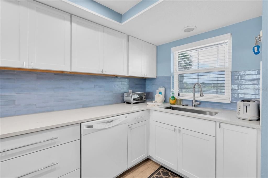 待售: $689,900 (2 贝兹, 2 浴室, 990 平方英尺)