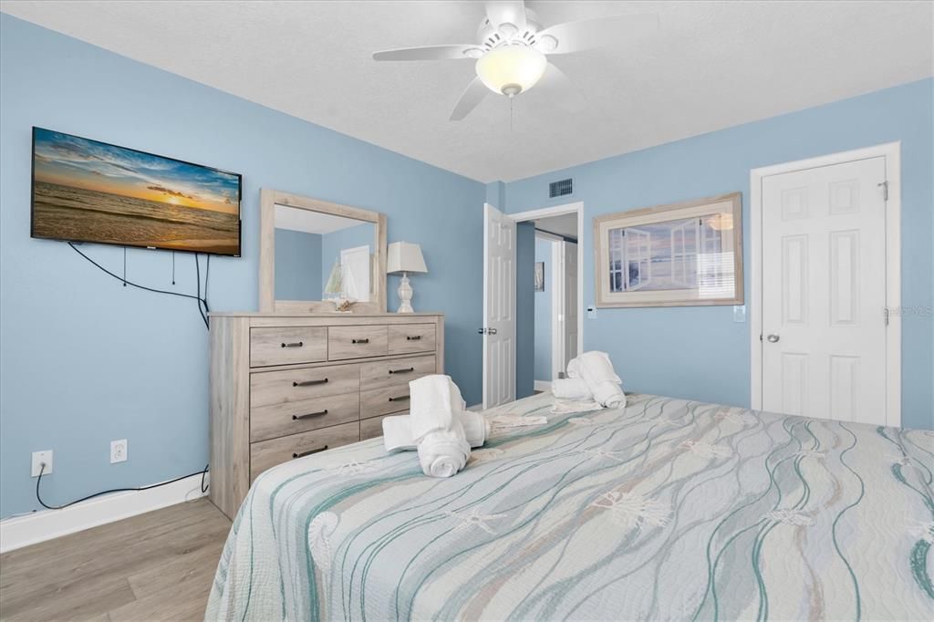 待售: $689,900 (2 贝兹, 2 浴室, 990 平方英尺)