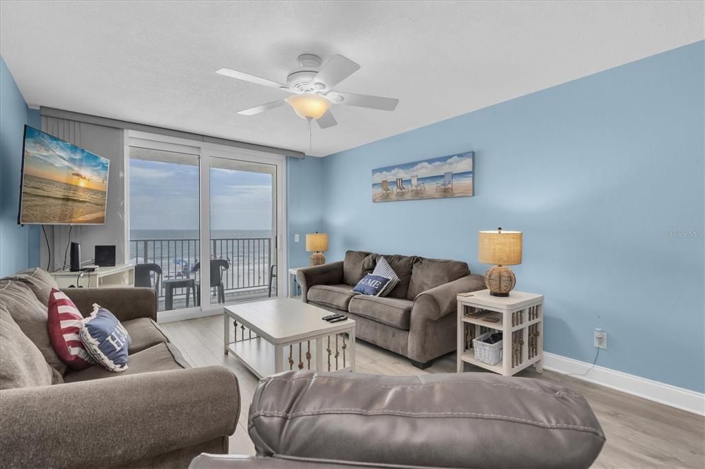 待售: $689,900 (2 贝兹, 2 浴室, 990 平方英尺)