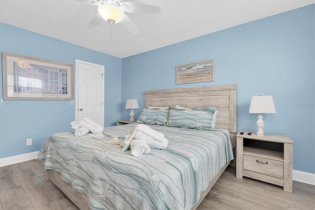 待售: $689,900 (2 贝兹, 2 浴室, 990 平方英尺)