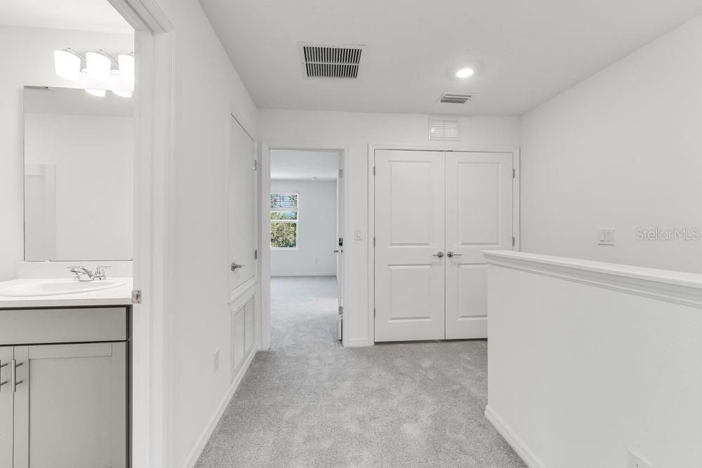 Под контрактом: $325,000 (3 спален, 2 ванн, 1373 Квадратных фут)