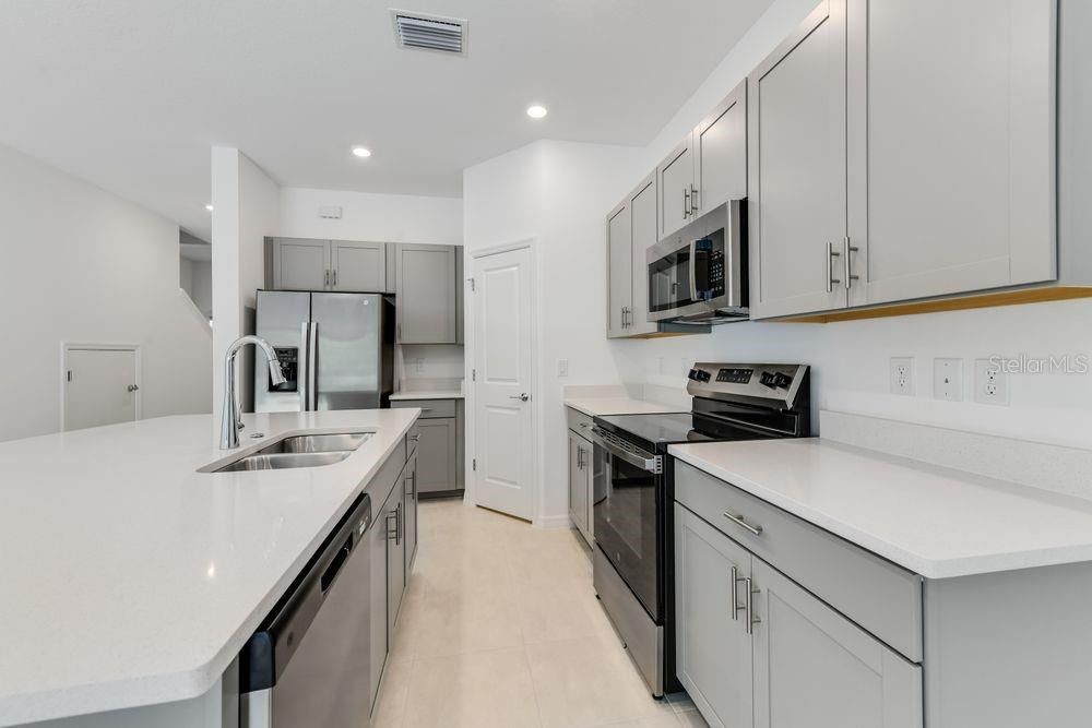 Под контрактом: $325,000 (3 спален, 2 ванн, 1373 Квадратных фут)