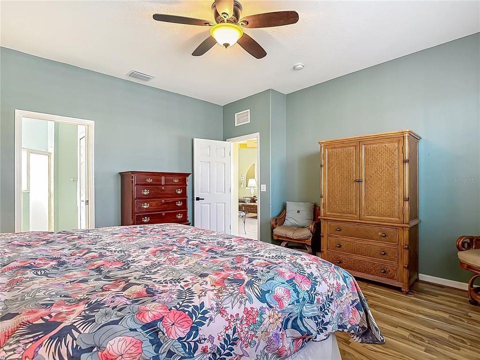 На продажу: $549,000 (2 спален, 2 ванн, 1988 Квадратных фут)