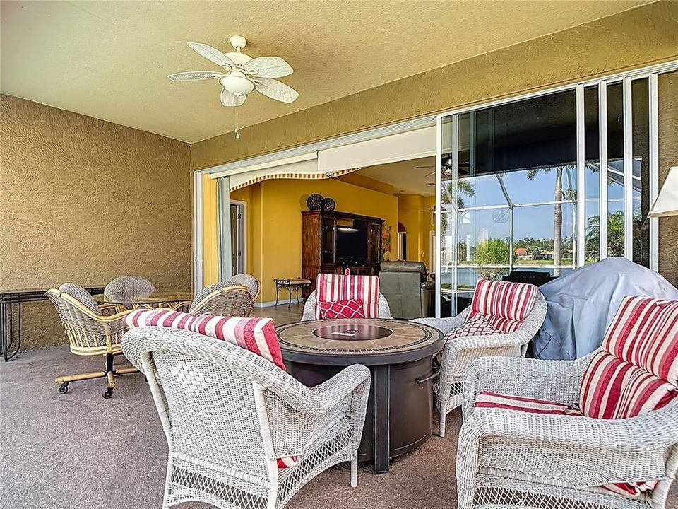 На продажу: $549,000 (2 спален, 2 ванн, 1988 Квадратных фут)