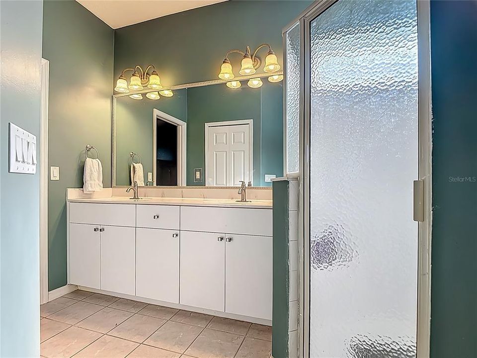 На продажу: $549,000 (2 спален, 2 ванн, 1988 Квадратных фут)