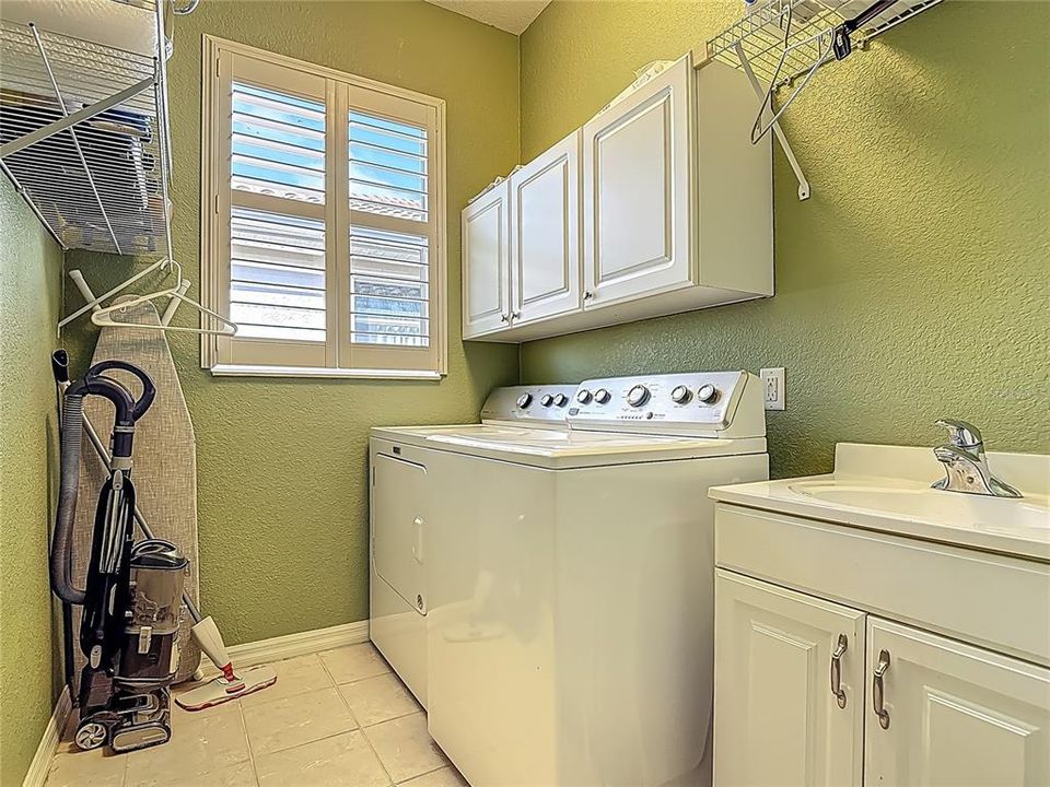 На продажу: $549,000 (2 спален, 2 ванн, 1988 Квадратных фут)