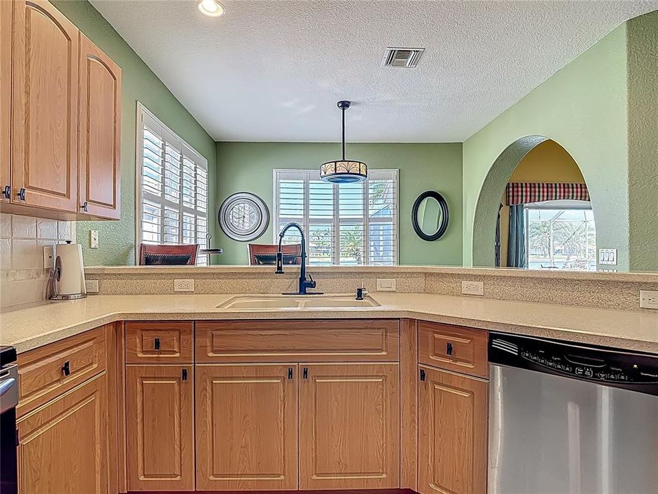 На продажу: $549,000 (2 спален, 2 ванн, 1988 Квадратных фут)