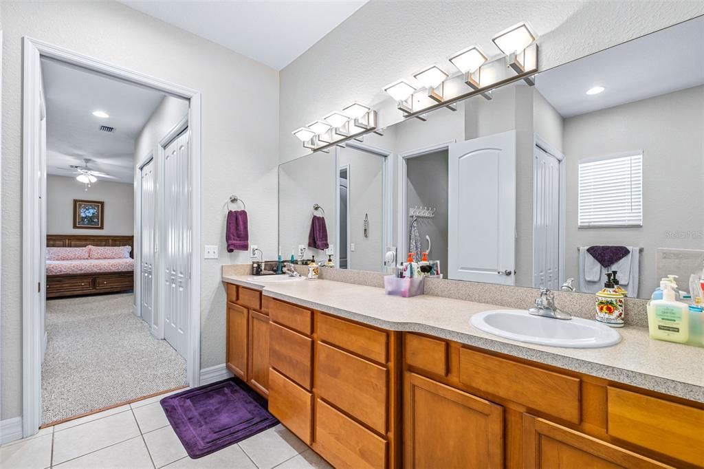 На продажу: $560,000 (3 спален, 2 ванн, 2598 Квадратных фут)