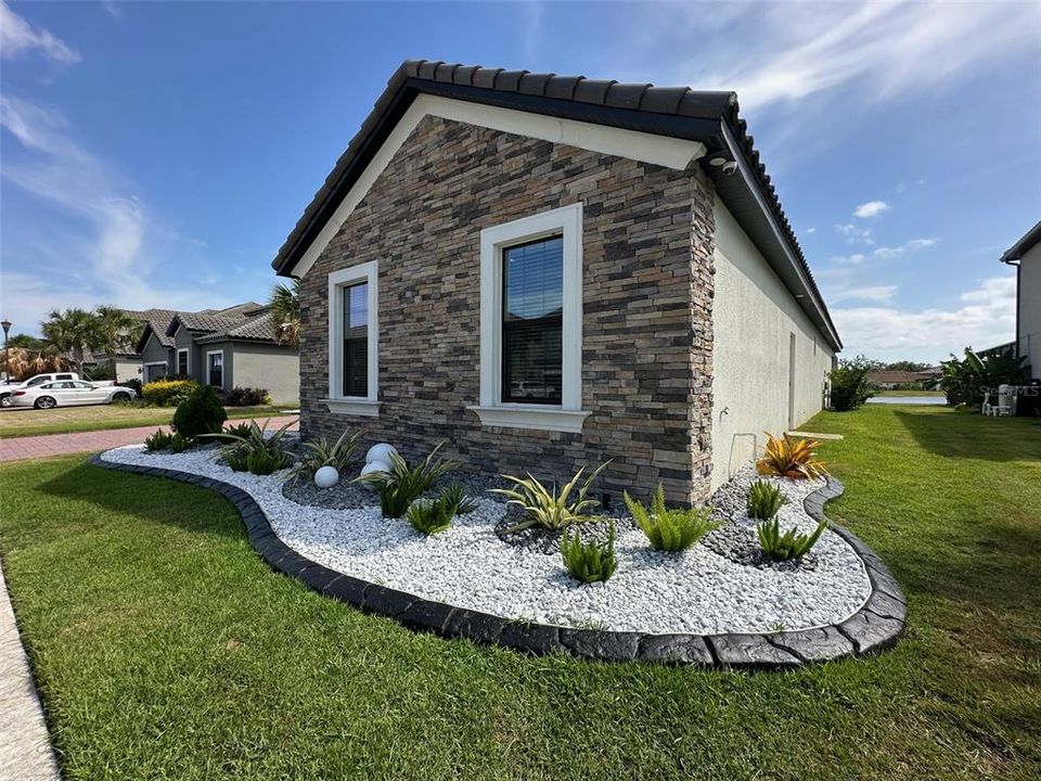 For Sale: $899,000 (5 beds, 4 baths, 3857 Square Feet)