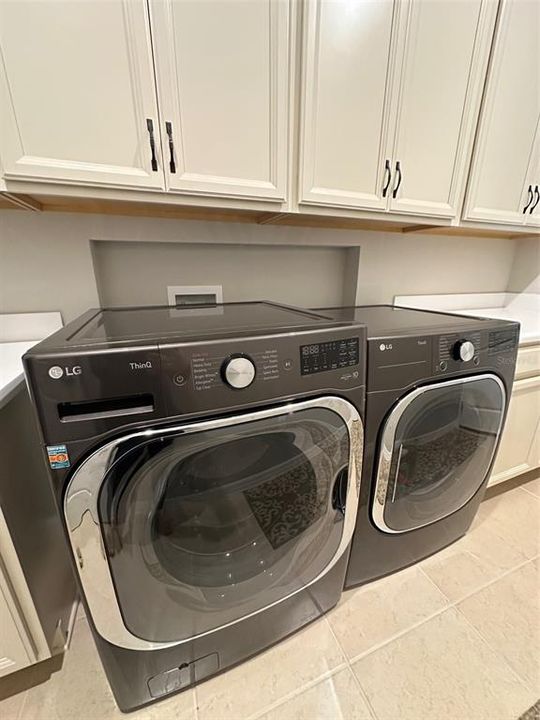 For Sale: $899,000 (5 beds, 4 baths, 3857 Square Feet)