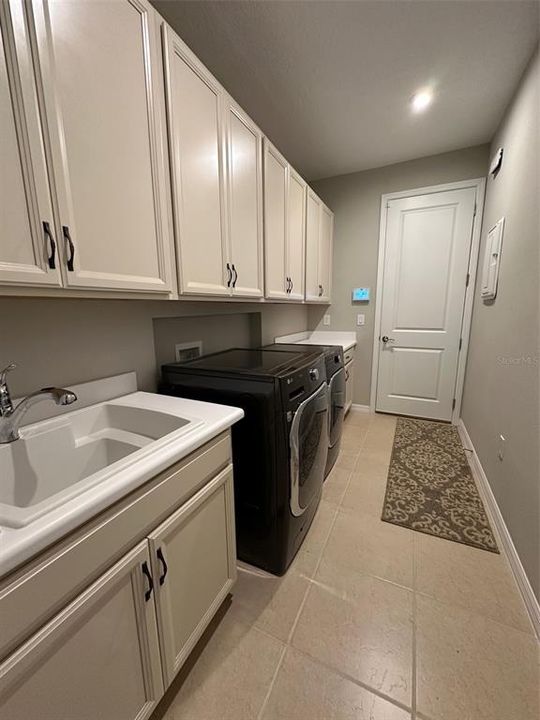 For Sale: $899,000 (5 beds, 4 baths, 3857 Square Feet)