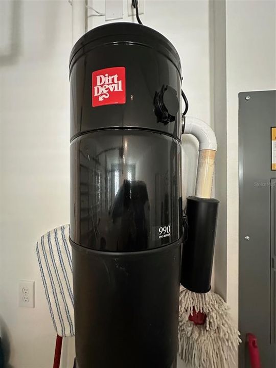 For Sale: $899,000 (5 beds, 4 baths, 3857 Square Feet)