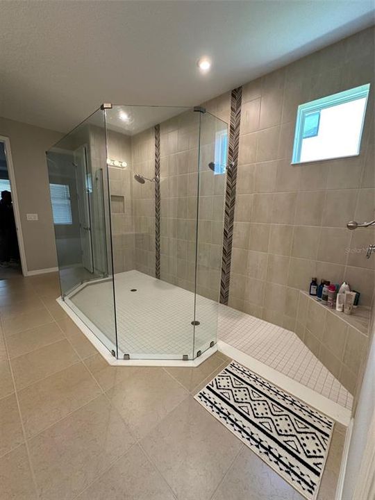 For Sale: $899,000 (5 beds, 4 baths, 3857 Square Feet)