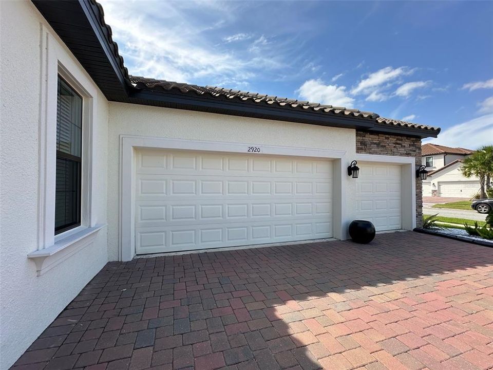 For Sale: $899,000 (5 beds, 4 baths, 3857 Square Feet)