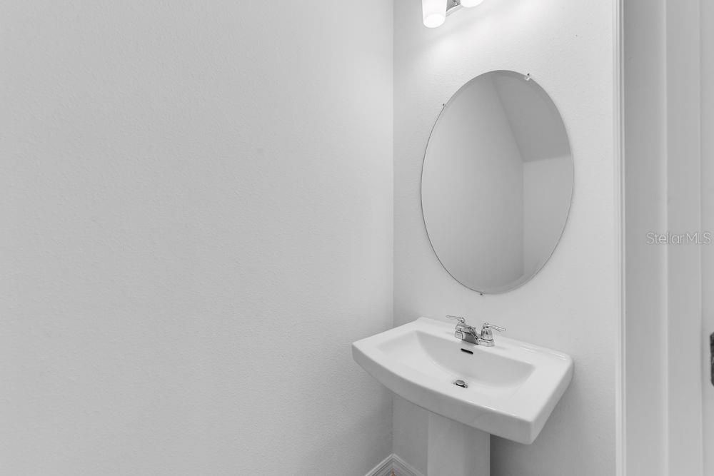 For Sale: $325,000 (3 beds, 2 baths, 1373 Square Feet)