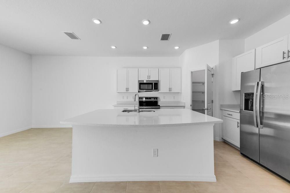 For Sale: $325,000 (3 beds, 2 baths, 1373 Square Feet)