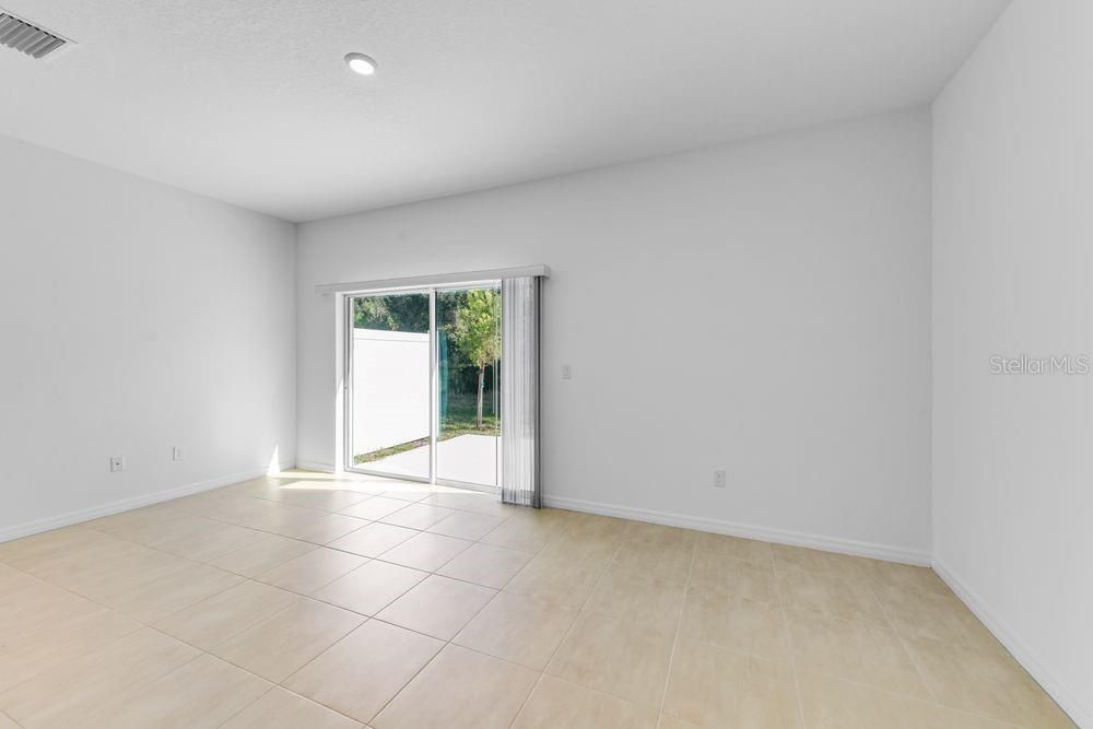 For Sale: $325,000 (3 beds, 2 baths, 1373 Square Feet)