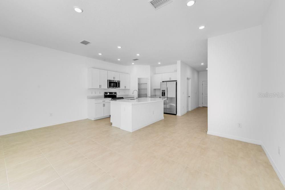 For Sale: $325,000 (3 beds, 2 baths, 1373 Square Feet)