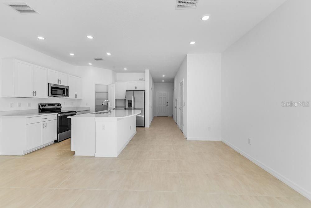 For Sale: $325,000 (3 beds, 2 baths, 1373 Square Feet)