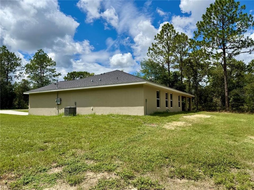 Activo con contrato: $374,000 (4 camas, 2 baños, 1927 Pies cuadrados)