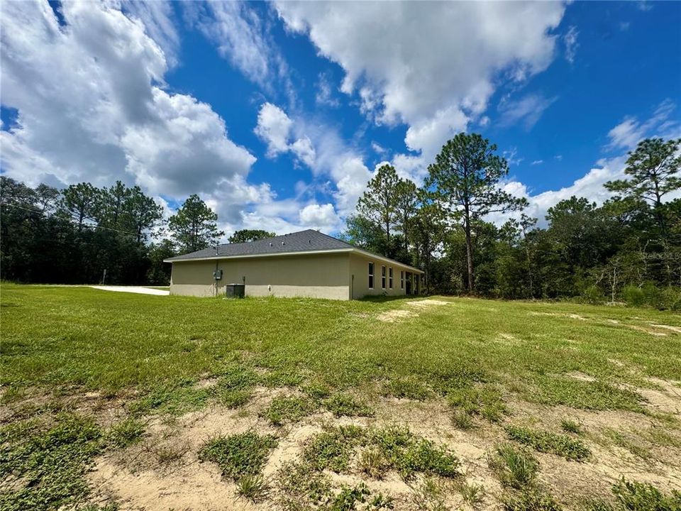 Activo con contrato: $374,000 (4 camas, 2 baños, 1927 Pies cuadrados)