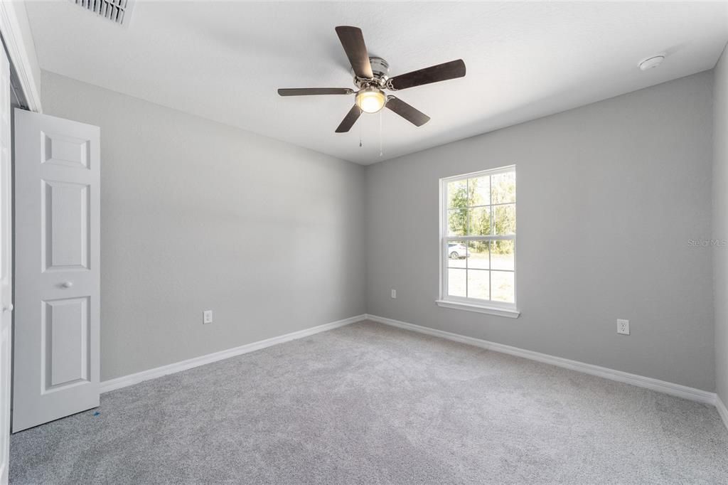 Activo con contrato: $374,000 (4 camas, 2 baños, 1927 Pies cuadrados)