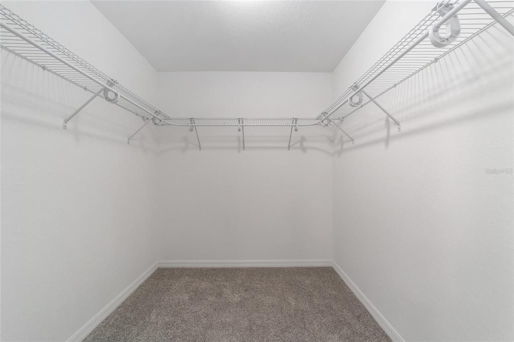 Activo con contrato: $374,000 (4 camas, 2 baños, 1927 Pies cuadrados)