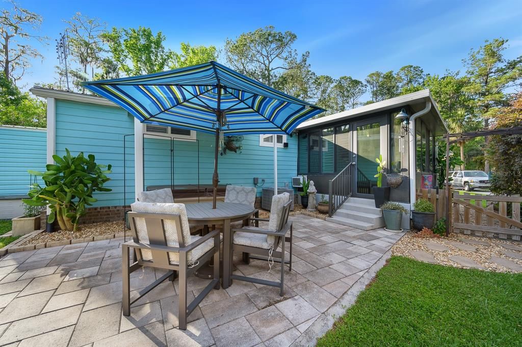 For Sale: $259,900 (2 beds, 2 baths, 1022 Square Feet)