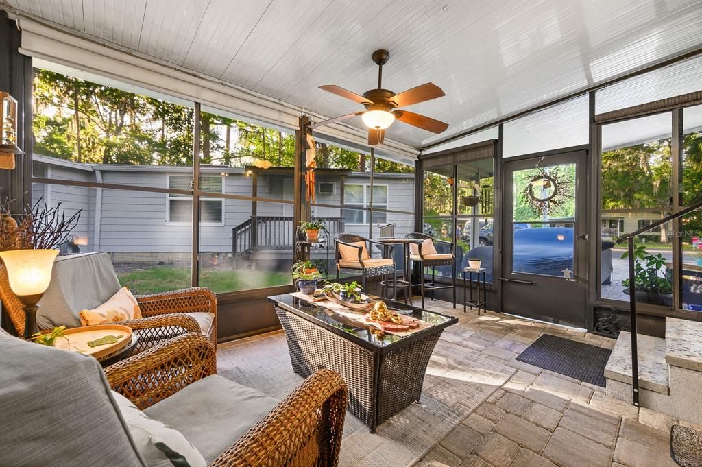 For Sale: $259,900 (2 beds, 2 baths, 1022 Square Feet)