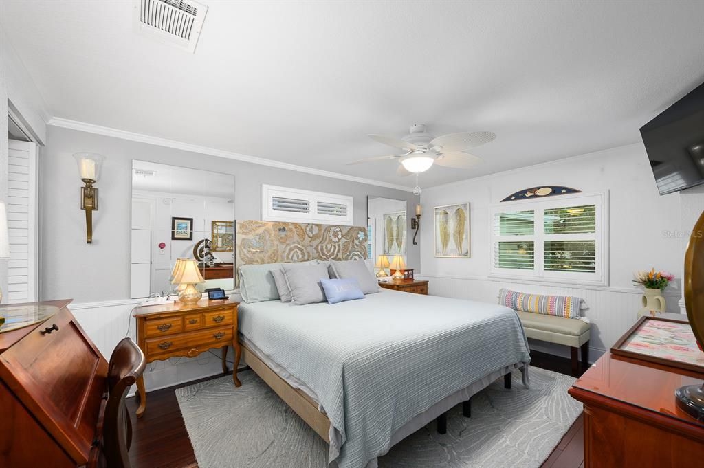 For Sale: $259,900 (2 beds, 2 baths, 1022 Square Feet)