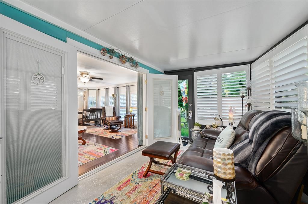 For Sale: $259,900 (2 beds, 2 baths, 1022 Square Feet)