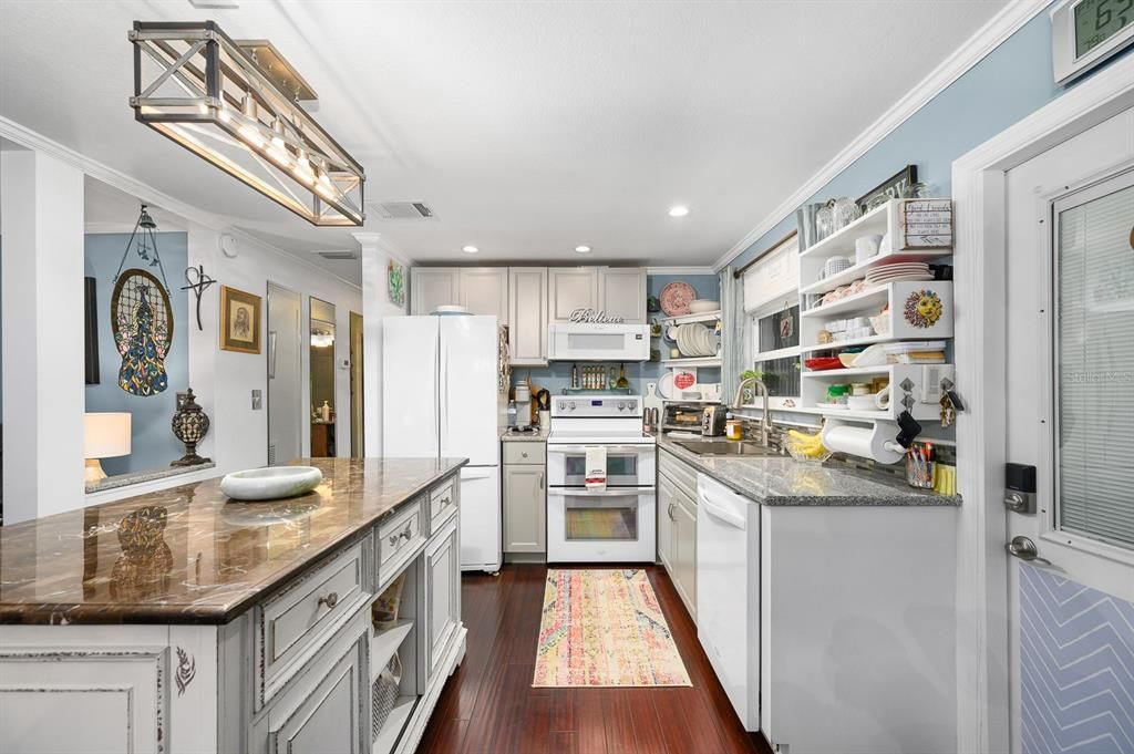 For Sale: $259,900 (2 beds, 2 baths, 1022 Square Feet)