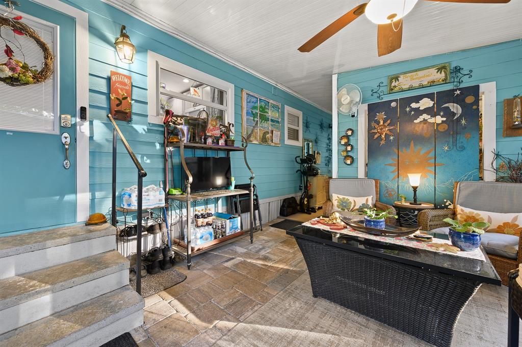 For Sale: $259,900 (2 beds, 2 baths, 1022 Square Feet)