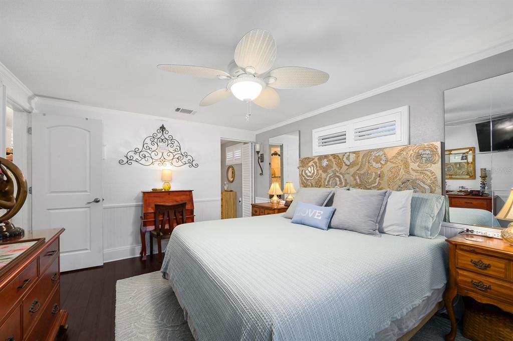 For Sale: $259,900 (2 beds, 2 baths, 1022 Square Feet)