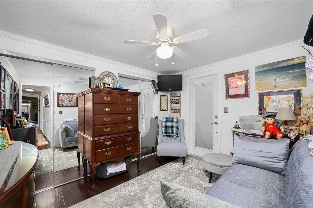 For Sale: $259,900 (2 beds, 2 baths, 1022 Square Feet)