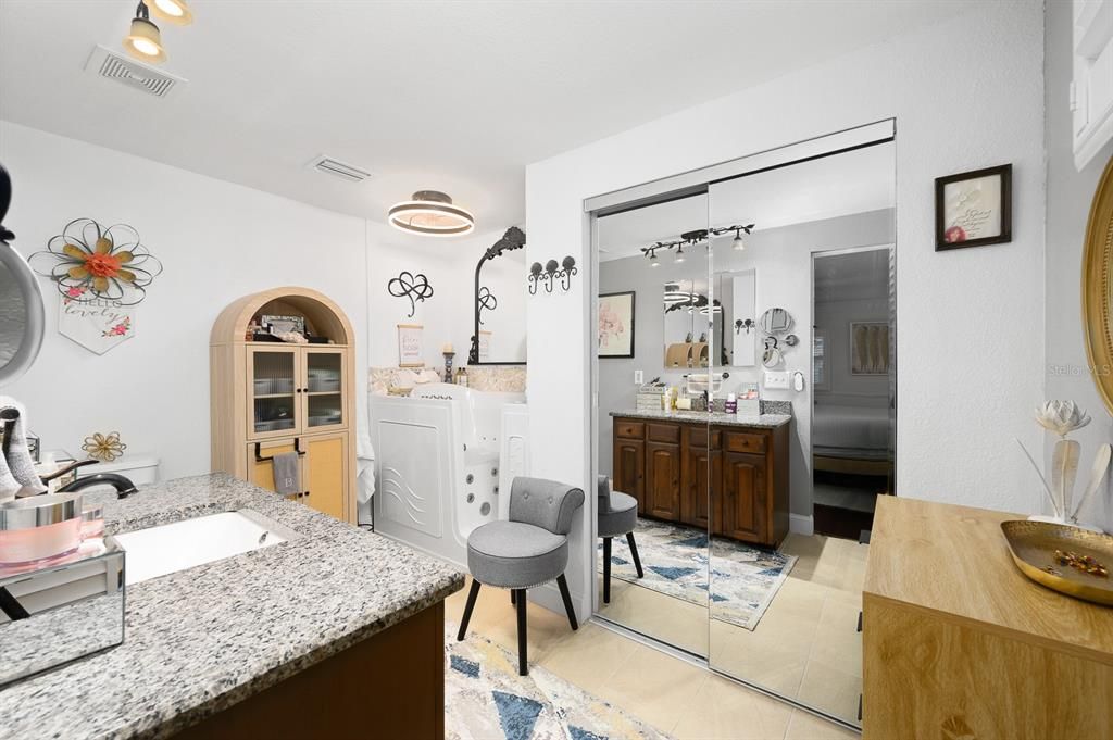 For Sale: $259,900 (2 beds, 2 baths, 1022 Square Feet)