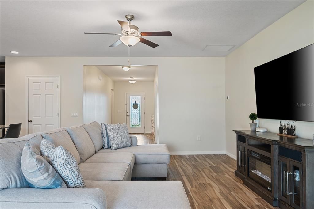 For Sale: $335,000 (3 beds, 2 baths, 1508 Square Feet)