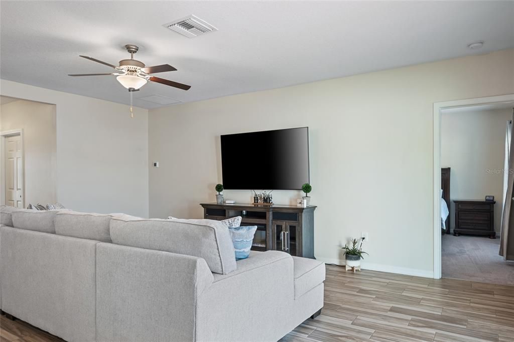 For Sale: $335,000 (3 beds, 2 baths, 1508 Square Feet)