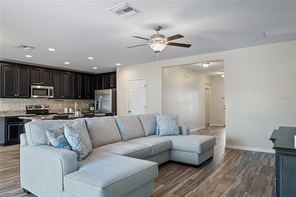 For Sale: $335,000 (3 beds, 2 baths, 1508 Square Feet)