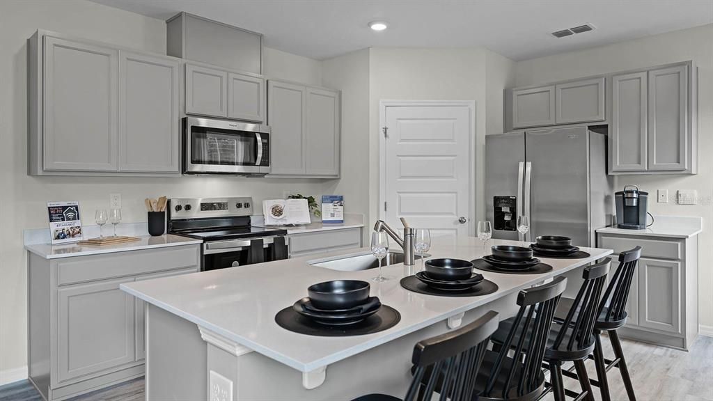 Active With Contract: $332,990 (4 beds, 2 baths, 1665 Square Feet)