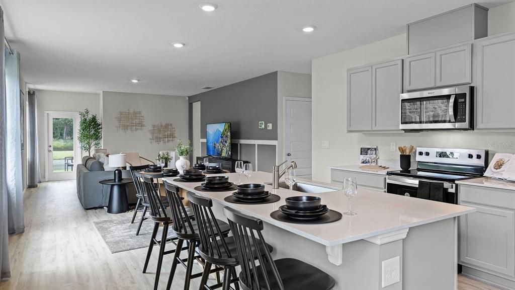 Active With Contract: $332,990 (4 beds, 2 baths, 1665 Square Feet)