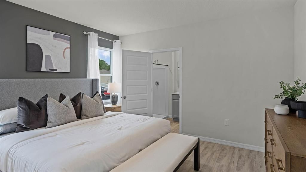 Active With Contract: $332,990 (4 beds, 2 baths, 1665 Square Feet)