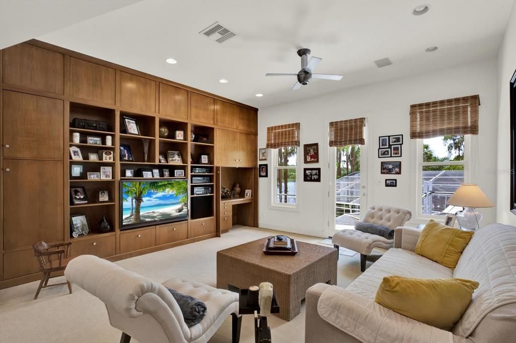 На продажу: $1,749,900 (5 спален, 4 ванн, 4510 Квадратных фут)